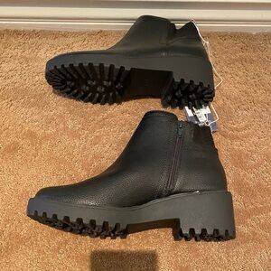 Universal thread women’s Black Ankle Boots Zipper New size 10 stylish comfort